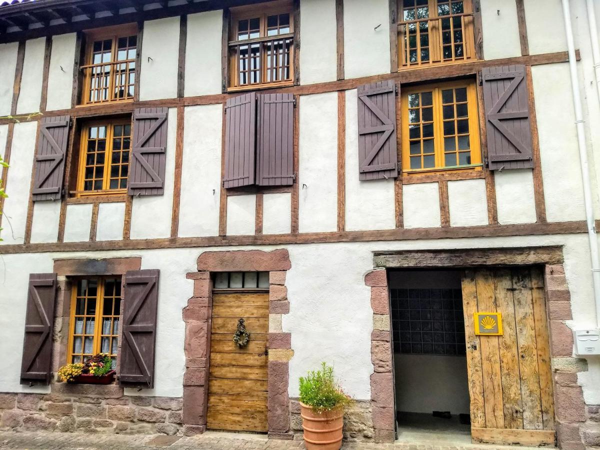 Gite De La Porte Saint Jacques: A Hostel For Pilgrims Ngoại thất bức ảnh